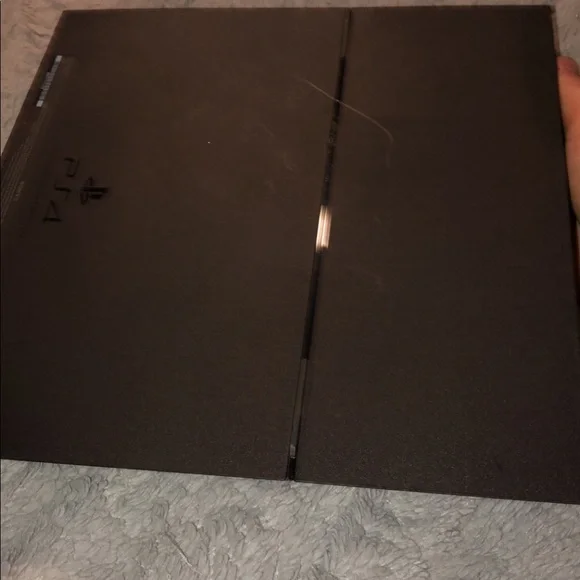 It comes with Madden 21 head set ps4 all the cables and the Controller